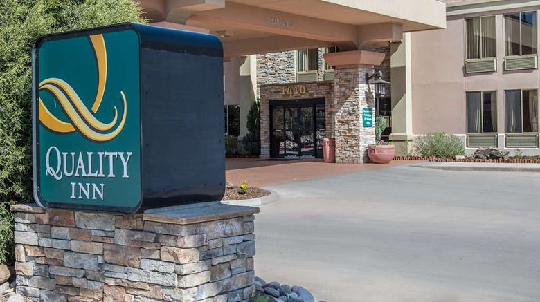 <b>Quality Inn South Exterior</b>. Images powered by <a href="https://iceportal.shijigroup.com/" title="IcePortal" target="_blank">IcePortal</a>.
