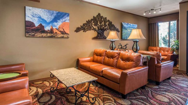 <b>Quality Inn South Lobby</b>. Images powered by <a href="https://iceportal.shijigroup.com/" title="IcePortal" target="_blank">IcePortal</a>.