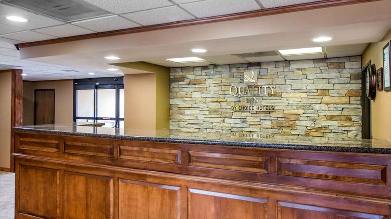 <b>Quality Inn South Lobby</b>. Images powered by <a href="https://iceportal.shijigroup.com/" title="IcePortal" target="_blank">IcePortal</a>.