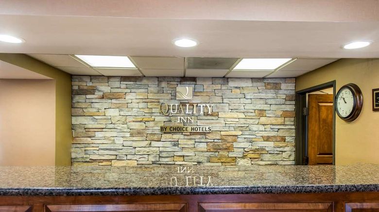 <b>Quality Inn South Lobby</b>. Images powered by <a href="https://iceportal.shijigroup.com/" title="IcePortal" target="_blank">IcePortal</a>.
