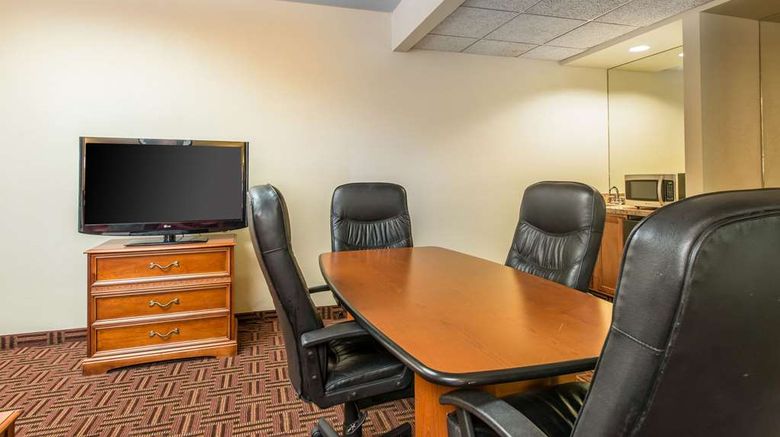 <b>Quality Inn South Room</b>. Images powered by <a href="https://iceportal.shijigroup.com/" title="IcePortal" target="_blank">IcePortal</a>.