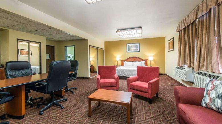 <b>Quality Inn South Room</b>. Images powered by <a href="https://iceportal.shijigroup.com/" title="IcePortal" target="_blank">IcePortal</a>.