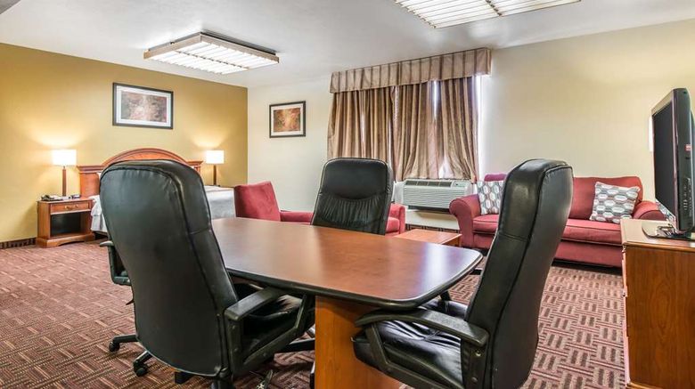 <b>Quality Inn South Suite</b>. Images powered by <a href="https://iceportal.shijigroup.com/" title="IcePortal" target="_blank">IcePortal</a>.