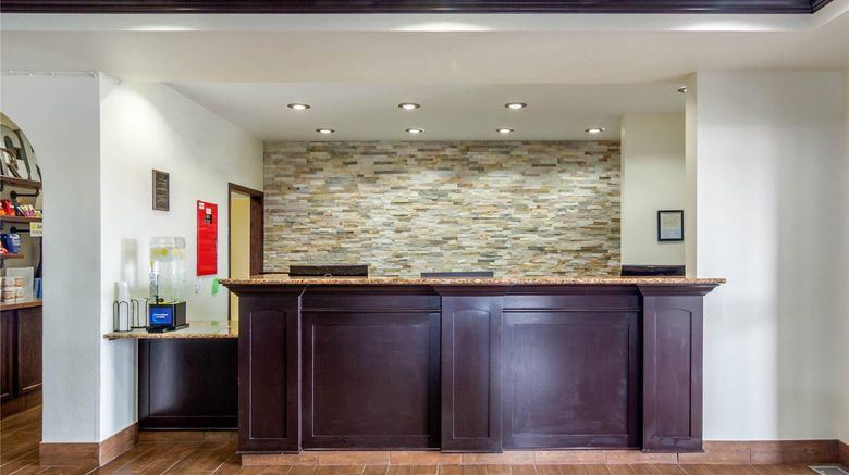<b>Comfort Inn Sterling Lobby</b>. Images powered by <a href="https://iceportal.shijigroup.com/" title="IcePortal" target="_blank">IcePortal</a>.
