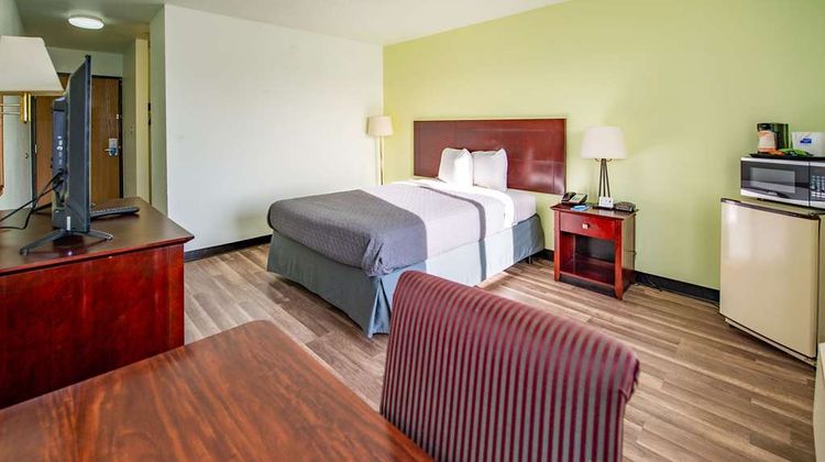 Rodeway Inn Room