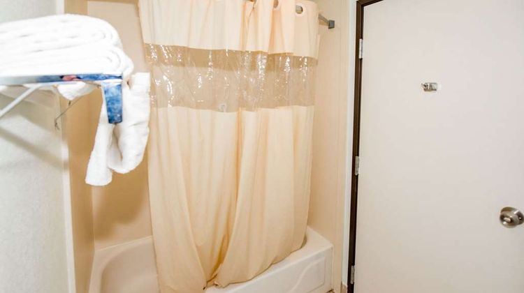 Rodeway Inn Room