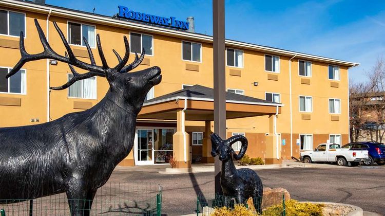 Rodeway Inn Exterior