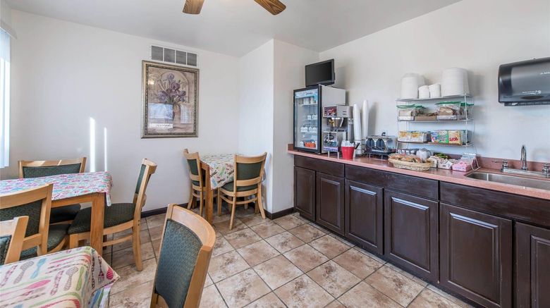 <b>Rodeway Inn Brush Restaurant</b>. Images powered by <a href="https://iceportal.shijigroup.com/" title="IcePortal" target="_blank">IcePortal</a>.