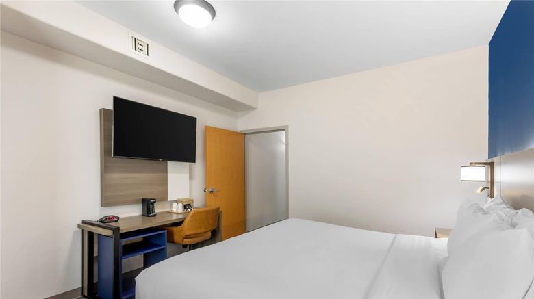 <b>Comfort Inn & Suites on the River Room</b>. Images powered by <a href="https://iceportal.shijigroup.com/" title="IcePortal" target="_blank">IcePortal</a>.
