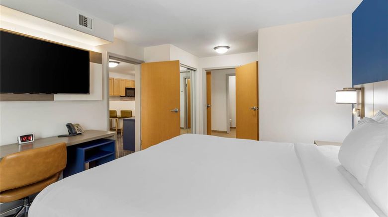 <b>Comfort Inn & Suites on the River Suite</b>. Images powered by <a href="https://iceportal.shijigroup.com/" title="IcePortal" target="_blank">IcePortal</a>.