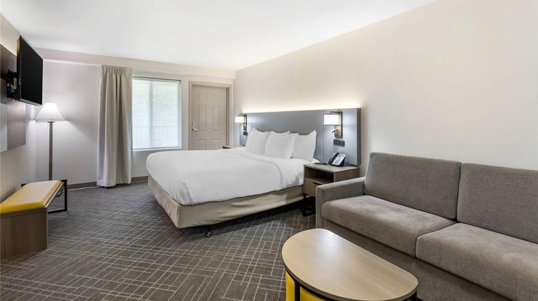 <b>Comfort Inn & Suites on the River Suite</b>. Images powered by <a href="https://iceportal.shijigroup.com/" title="IcePortal" target="_blank">IcePortal</a>.