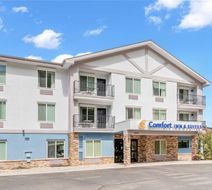 Comfort Inn & Suites on the River Exterior