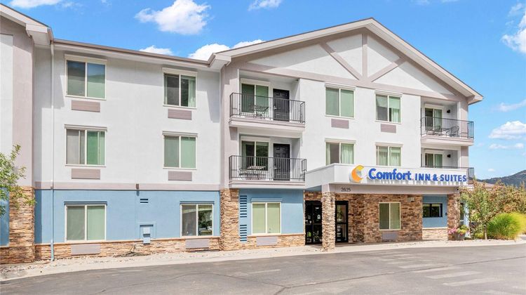 Comfort Inn & Suites on the River Exterior