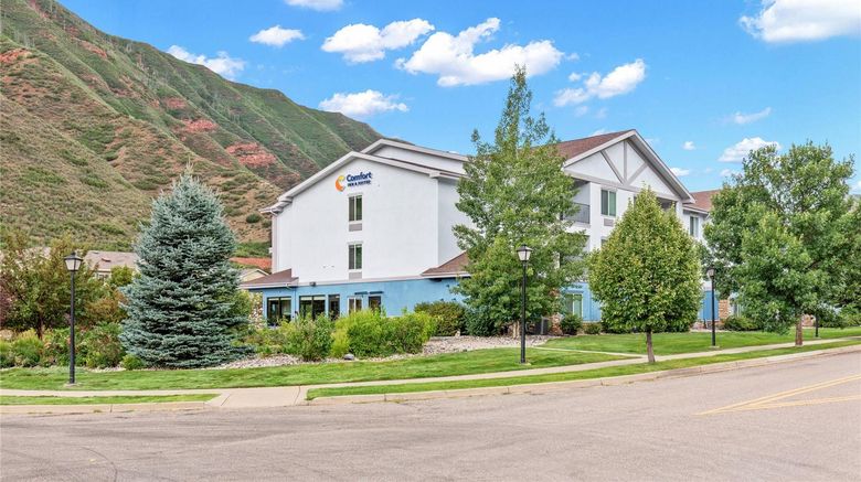 <b>Comfort Inn & Suites on the River Exterior</b>. Images powered by <a href="https://iceportal.shijigroup.com/" title="IcePortal" target="_blank">IcePortal</a>.