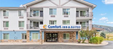 Comfort Inn & Suites on the River Exterior