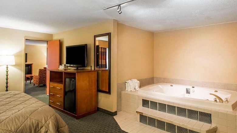<b>Quality Inn & Conference Center Downtown Suite</b>. Images powered by <a href="https://iceportal.shijigroup.com/" title="IcePortal" target="_blank">IcePortal</a>.