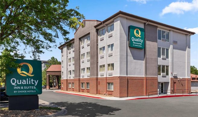 Quality Inn & Suites - DIA Exterior