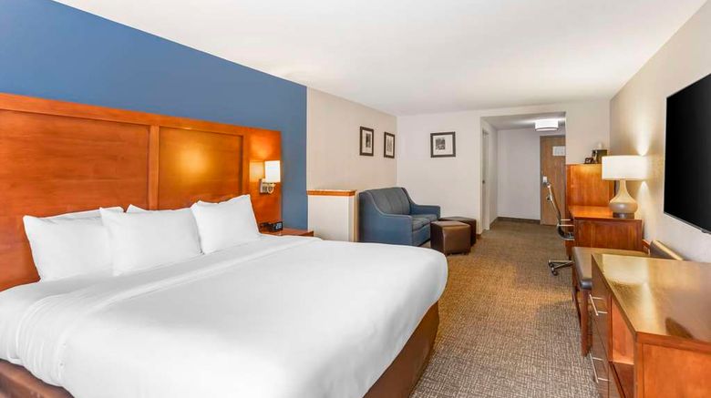 <b>Comfort Suites Suite</b>. Images powered by <a href="https://iceportal.shijigroup.com/" title="IcePortal" target="_blank">IcePortal</a>.