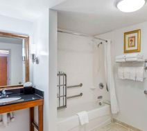 Comfort Suites Room
