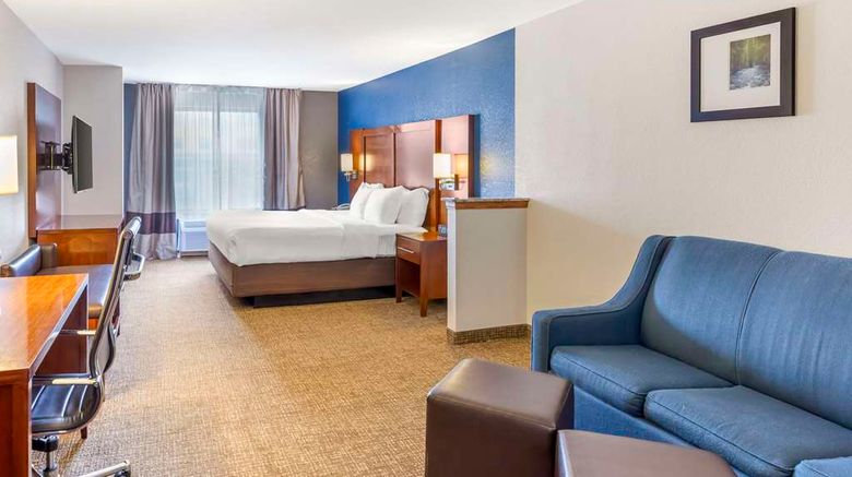 <b>Comfort Suites Suite</b>. Images powered by <a href="https://iceportal.shijigroup.com/" title="IcePortal" target="_blank">IcePortal</a>.