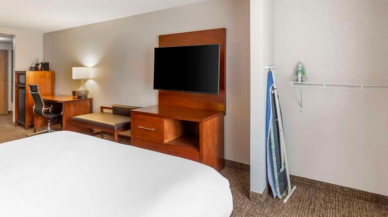 <b>Comfort Suites Suite</b>. Images powered by <a href="https://iceportal.shijigroup.com/" title="IcePortal" target="_blank">IcePortal</a>.