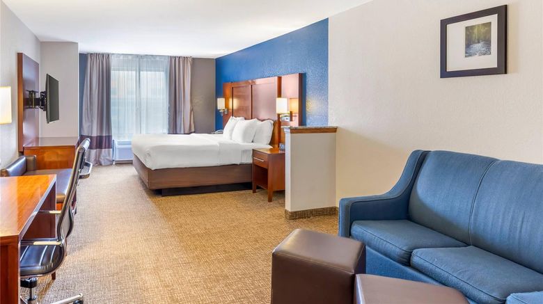 <b>Comfort Suites Suite</b>. Images powered by <a href="https://iceportal.shijigroup.com/" title="IcePortal" target="_blank">IcePortal</a>.