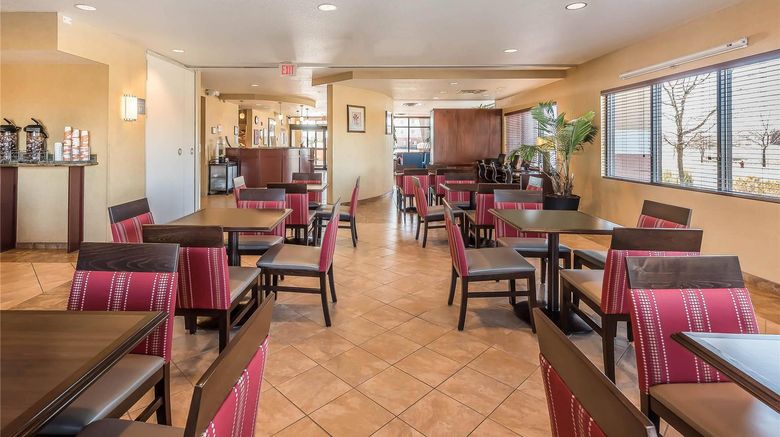 <b>Comfort Suites Restaurant</b>. Images powered by <a href="https://iceportal.shijigroup.com/" title="IcePortal" target="_blank">IcePortal</a>.