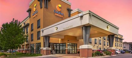 Comfort Suites Exterior