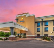 Comfort Suites Exterior