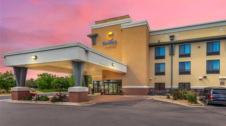 Comfort Suites Exterior
