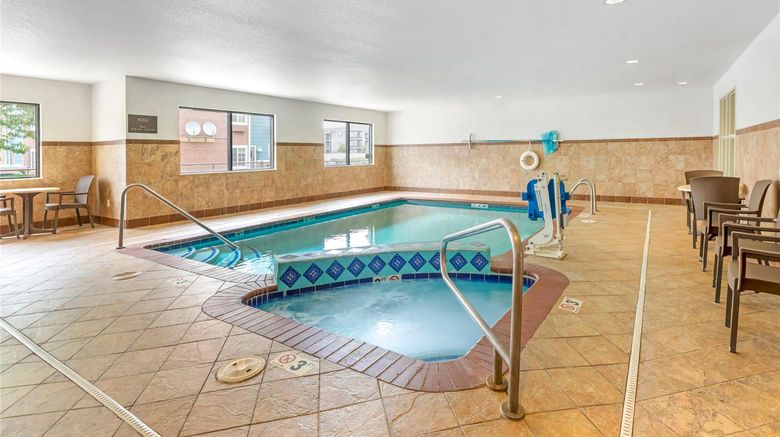 <b>Comfort Suites Pool</b>. Images powered by <a href="https://iceportal.shijigroup.com/" title="IcePortal" target="_blank">IcePortal</a>.
