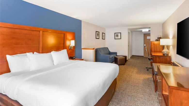 <b>Comfort Suites Suite</b>. Images powered by <a href="https://iceportal.shijigroup.com/" title="IcePortal" target="_blank">IcePortal</a>.