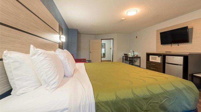 <b>Quality Inn & Suites at Pikes Peak Room</b>. Images powered by <a href="https://iceportal.shijigroup.com/" title="IcePortal" target="_blank">IcePortal</a>.