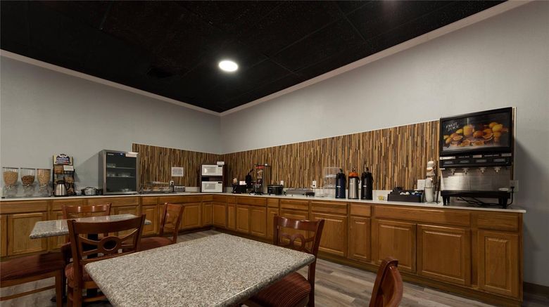 <b>Quality Inn & Suites at Pikes Peak Restaurant</b>. Images powered by <a href="https://iceportal.shijigroup.com/" title="IcePortal" target="_blank">IcePortal</a>.