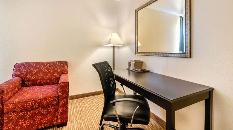 <b>Quality Inn & Suites Room</b>. Images powered by <a href="https://iceportal.shijigroup.com/" title="IcePortal" target="_blank">IcePortal</a>.