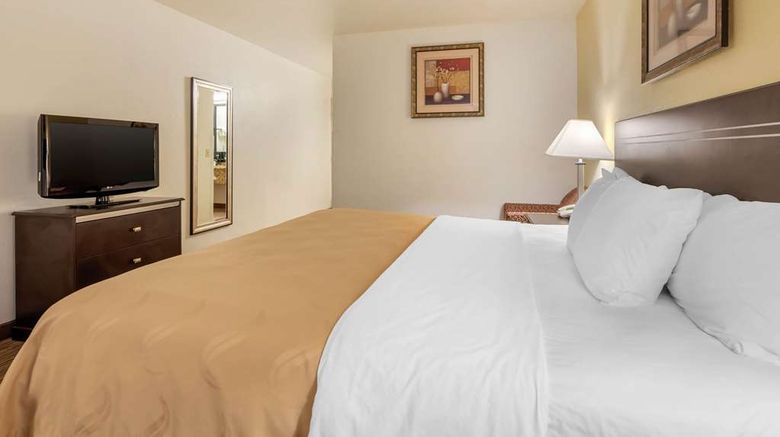 <b>Quality Inn & Suites Room</b>. Images powered by <a href="https://iceportal.shijigroup.com/" title="IcePortal" target="_blank">IcePortal</a>.