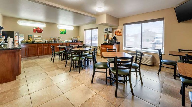 <b>Quality Inn & Suites Restaurant</b>. Images powered by <a href="https://iceportal.shijigroup.com/" title="IcePortal" target="_blank">IcePortal</a>.