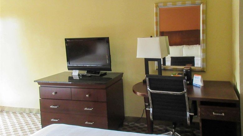<b>Clarion Inn Fort Collins Room</b>. Images powered by <a href="https://iceportal.shijigroup.com/" title="IcePortal" target="_blank">IcePortal</a>.