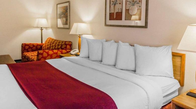 <b>Quality Inn and Suites Suite</b>. Images powered by <a href="https://iceportal.shijigroup.com/" title="IcePortal" target="_blank">IcePortal</a>.