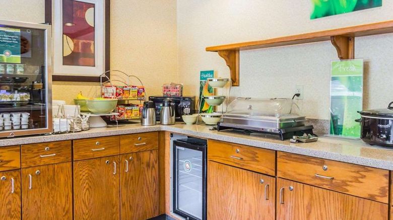 <b>Quality Inn and Suites Restaurant</b>. Images powered by <a href="https://iceportal.shijigroup.com/" title="IcePortal" target="_blank">IcePortal</a>.