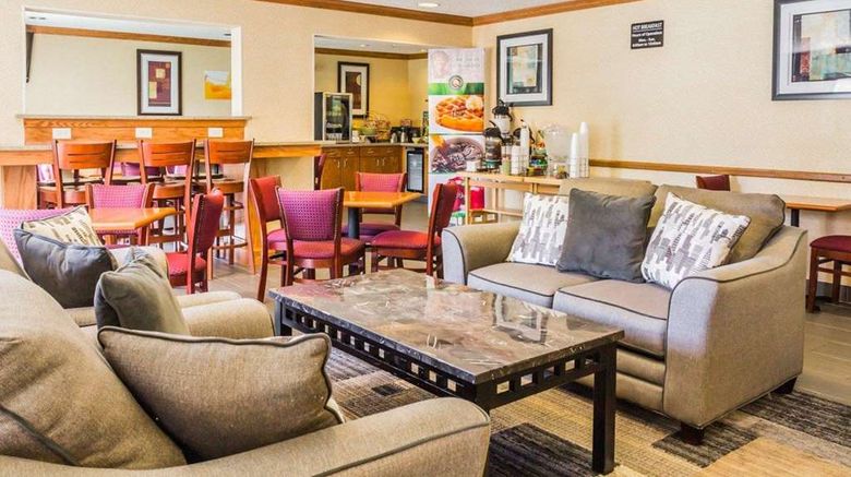 <b>Quality Inn and Suites Lobby</b>. Images powered by <a href="https://iceportal.shijigroup.com/" title="IcePortal" target="_blank">IcePortal</a>.
