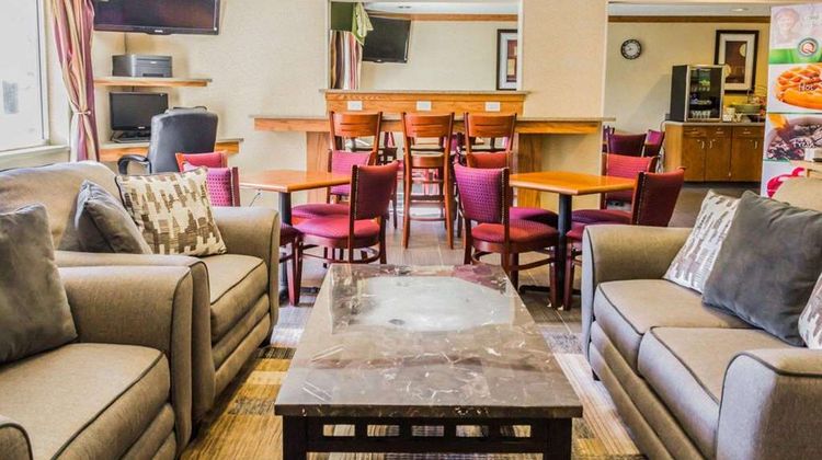 Quality Inn and Suites Lobby