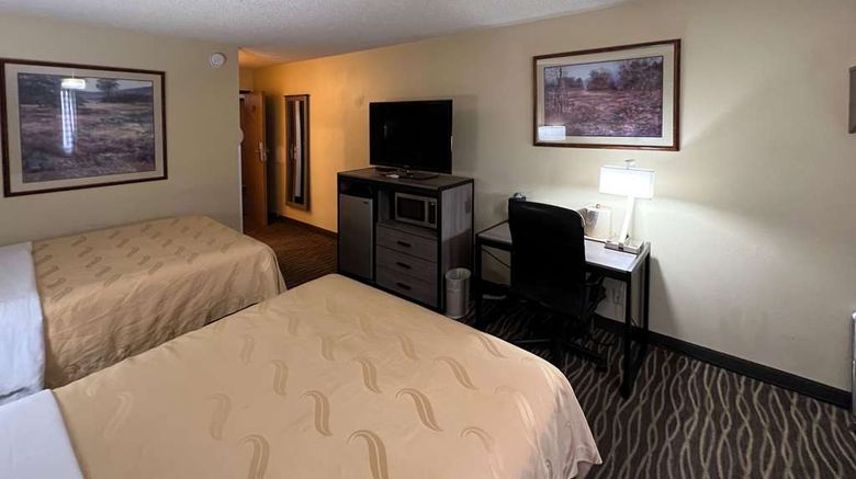 <b>Quality Inn Room</b>. Images powered by <a href="https://iceportal.shijigroup.com/" title="IcePortal" target="_blank">IcePortal</a>.
