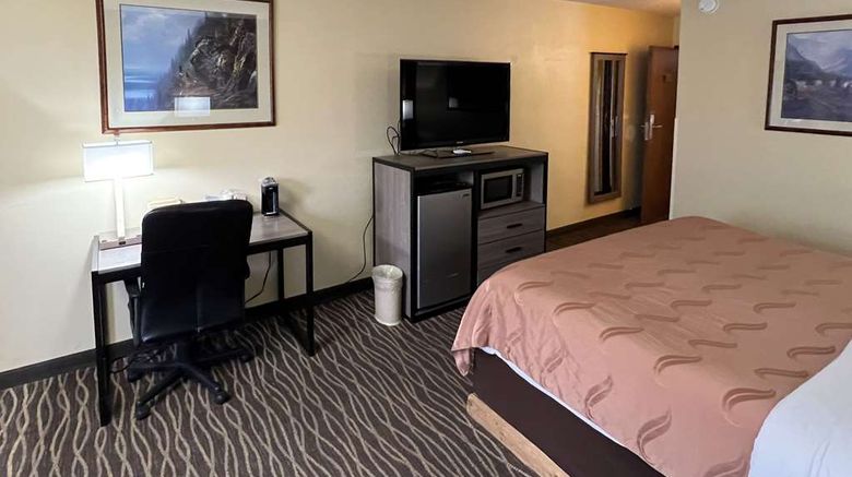 <b>Quality Inn Room</b>. Images powered by <a href="https://iceportal.shijigroup.com/" title="IcePortal" target="_blank">IcePortal</a>.