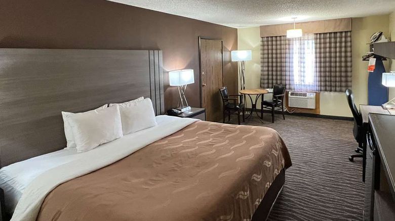 <b>Quality Inn Room</b>. Images powered by <a href="https://iceportal.shijigroup.com/" title="IcePortal" target="_blank">IcePortal</a>.