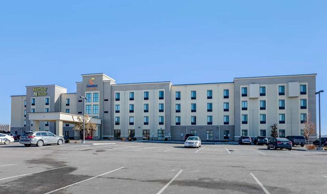 Comfort Suites Exterior