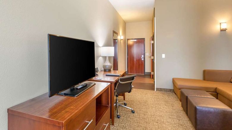 <b>Comfort Suites Suite</b>. Images powered by <a href="https://iceportal.shijigroup.com/" title="IcePortal" target="_blank">IcePortal</a>.