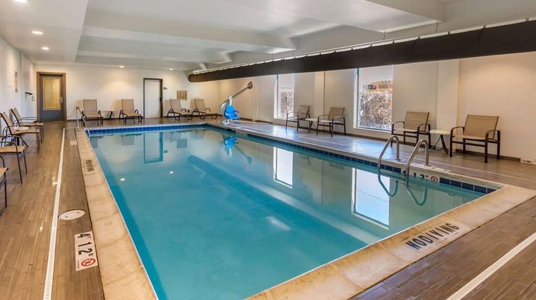 <b>Comfort Suites Pool</b>. Images powered by <a href="https://iceportal.shijigroup.com/" title="IcePortal" target="_blank">IcePortal</a>.
