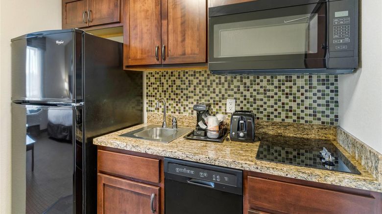 <b>MainStay Suites, Denver Suite</b>. Images powered by <a href="https://iceportal.shijigroup.com/" title="IcePortal" target="_blank">IcePortal</a>.