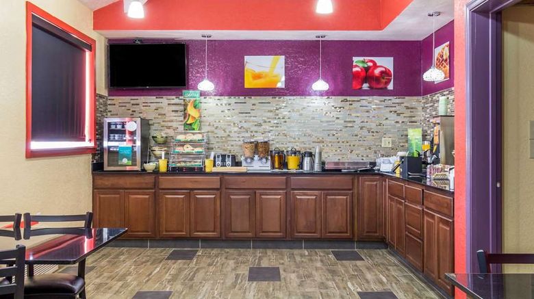 <b>Quality Inn Lamar Restaurant</b>. Images powered by <a href="https://iceportal.shijigroup.com/" title="IcePortal" target="_blank">IcePortal</a>.